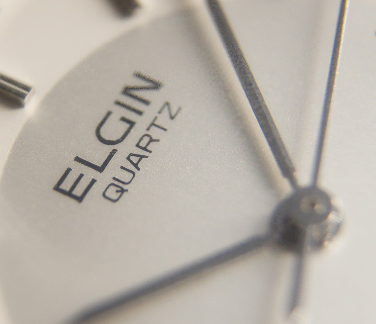 1970s Elgin Two-Tone White Dial Men's Quartz Wrist-Watch