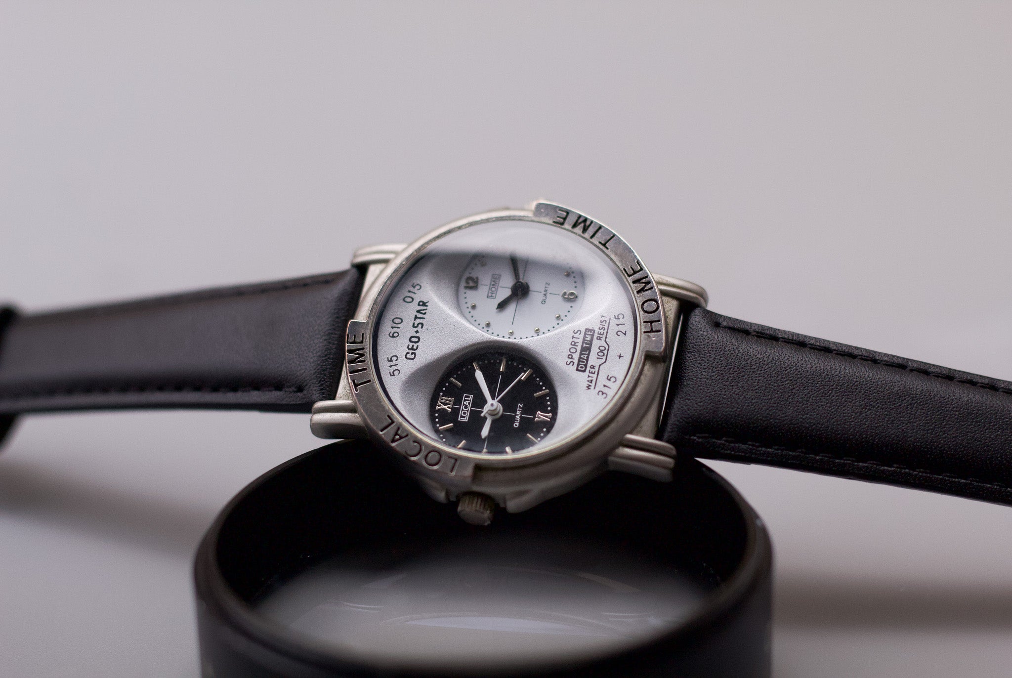 2000s Geo-Star Quartz Dual Time-Zone Panda Dial Men's Wrist-Watch