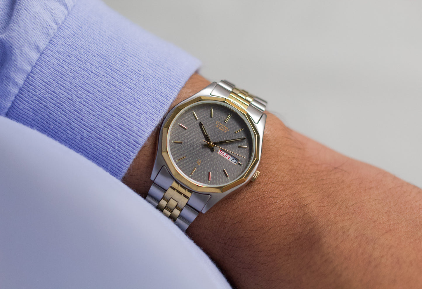 1990s Citizen Quartz Two Tone Textured Gray Dial Men's Wrist-Watch