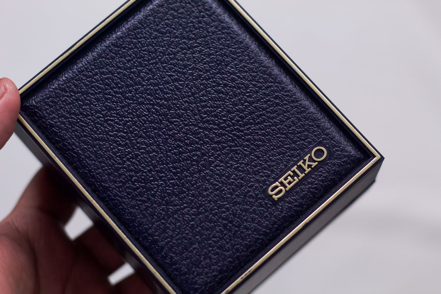 1984 Seiko SQ Gold Straight Grain Dial Men's Wrist-Watch W/Box & Tag