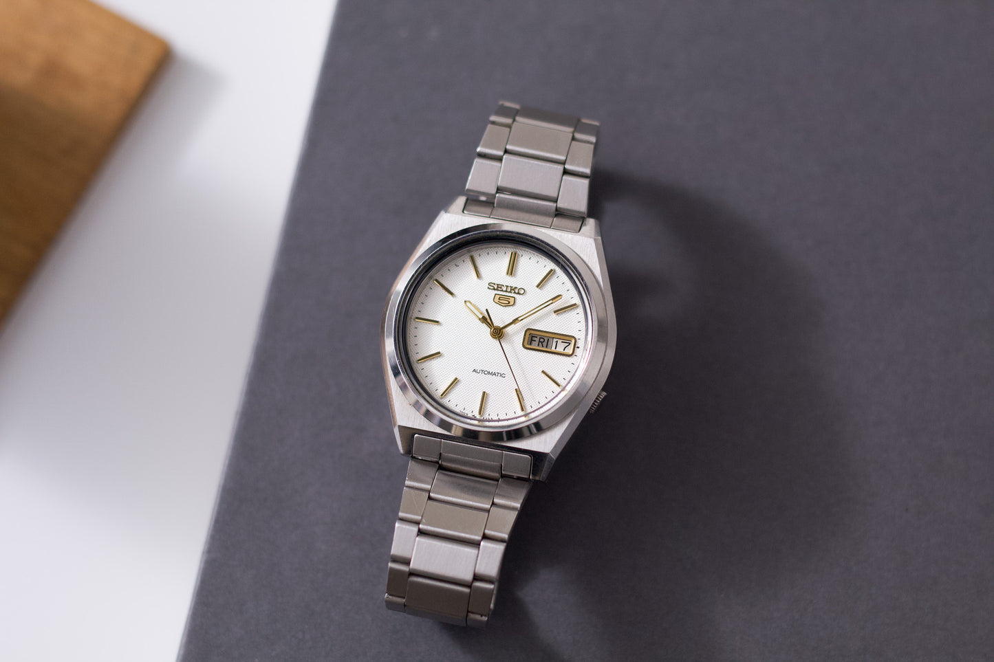 1991 Seiko 5 White Waffle Dial Men's Automatic Wrist-Watch