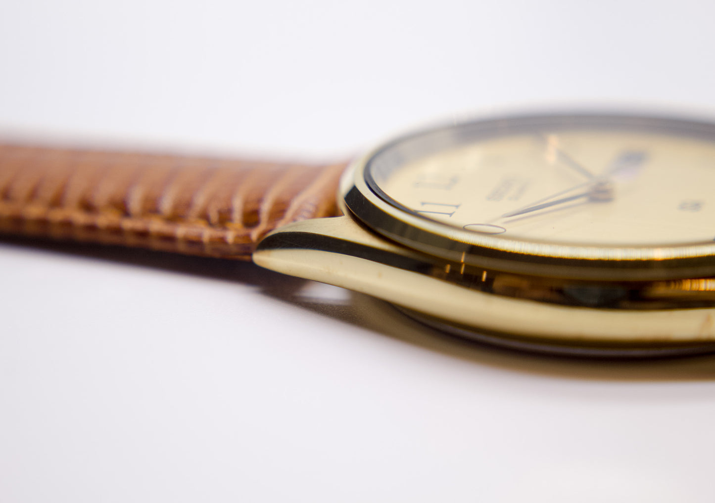 Near Mint 1983 Seiko Quartz Gold Toned Men's Wrist-Watch W/Box & Papers