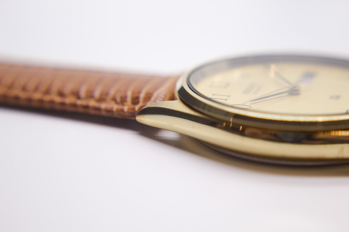 Near Mint 1983 Seiko Quartz Gold Toned Men's Wrist-Watch W/Box & Papers