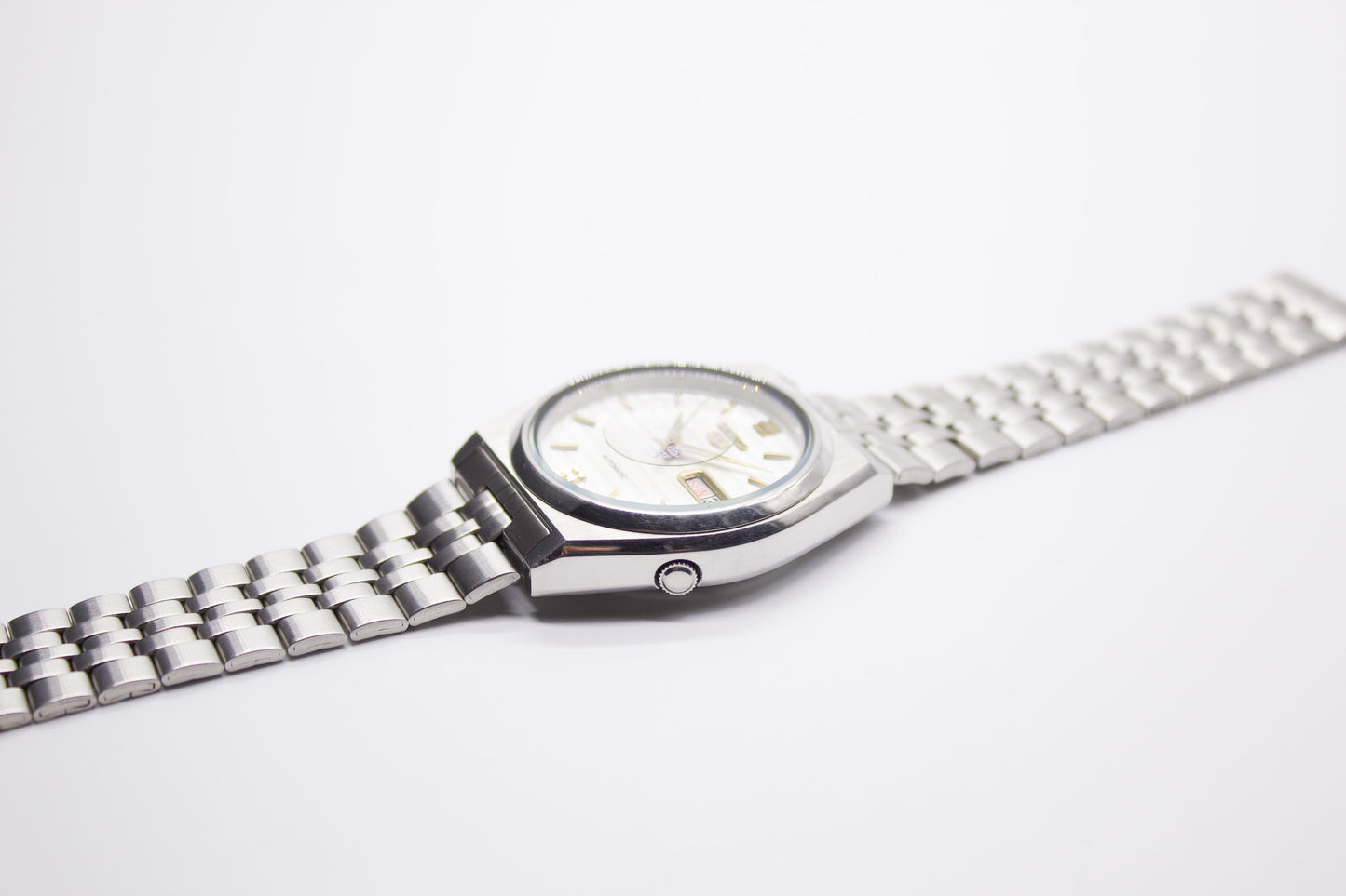 2000 Seiko 5 Pearl White Linear Dial Men's Wrist-Watch W/Box & Papers