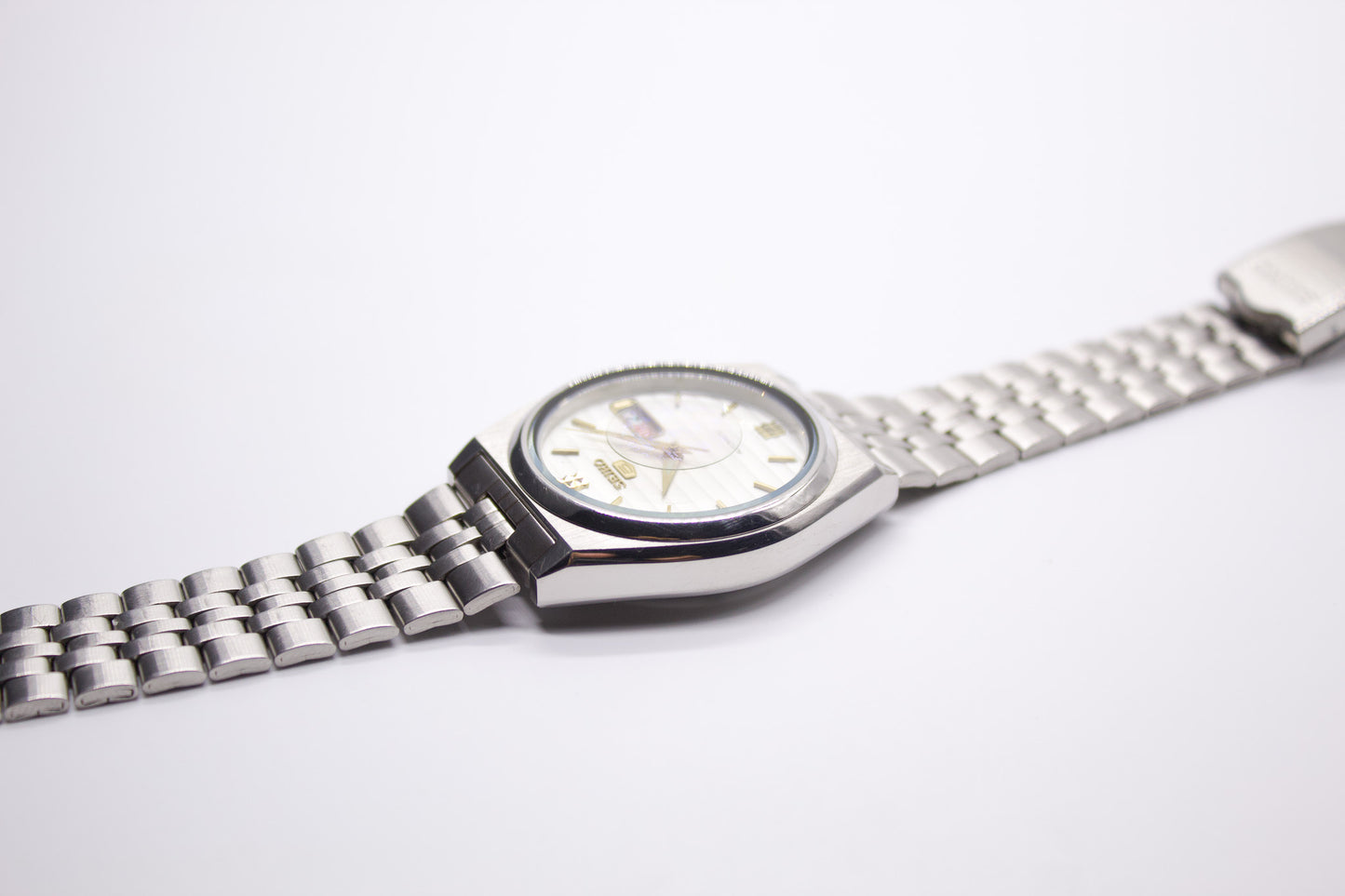 2000 Seiko 5 Pearl White Linear Dial Men's Wrist-Watch W/Box & Papers