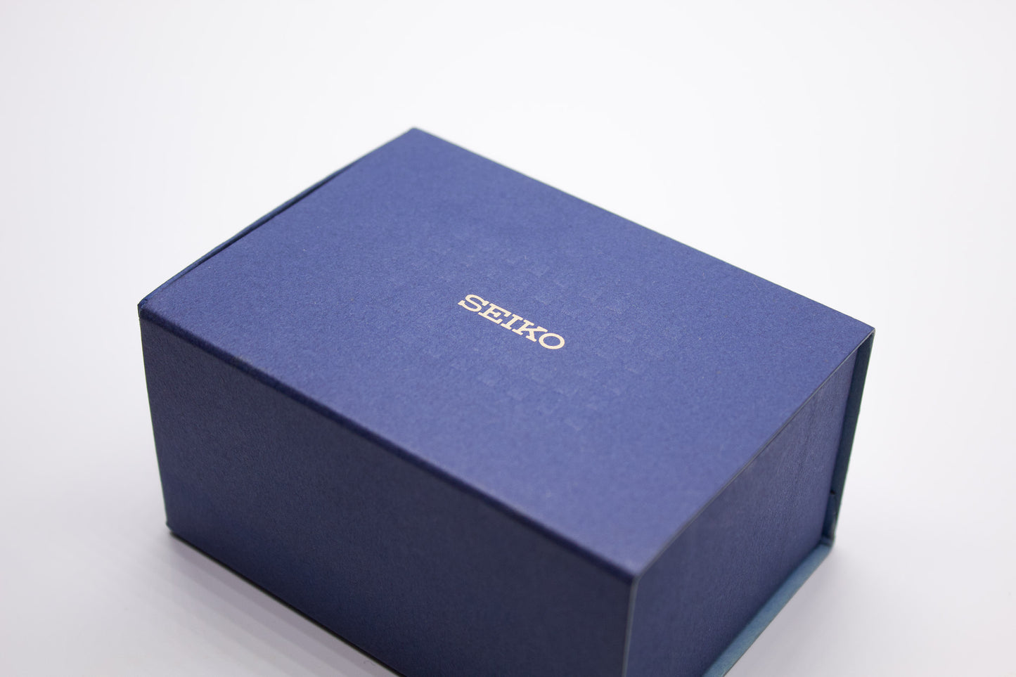 2000 Seiko 5 Pearl White Linear Dial Men's Wrist-Watch W/Box & Papers