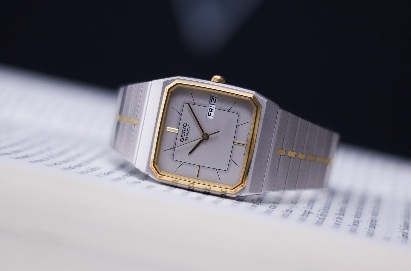 1982 Seiko Quartz Gray Dial Two Tone Men's Sport's Wrist-Watch
