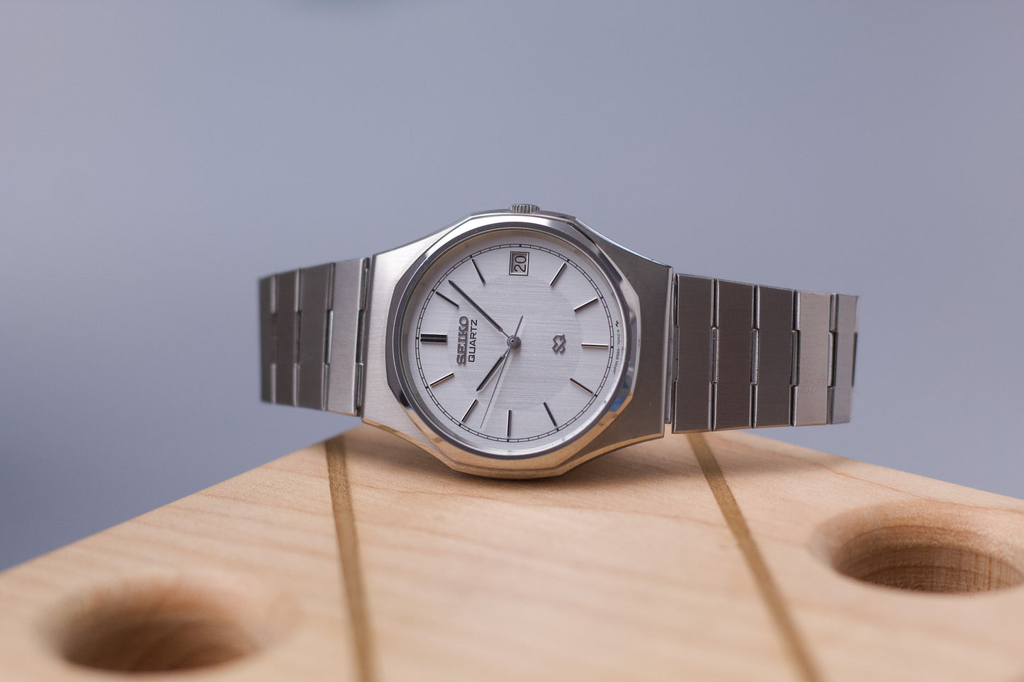 1984 Seiko SQ Straight Grain Silver Dial Men's Wrist-Watch