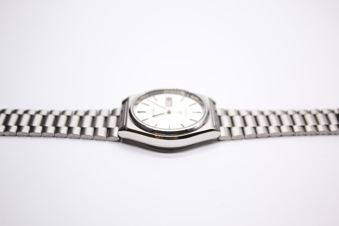 Near Mint 1982 Seiko Silverwave Brilliant Silver Dial Men's Wrist-Watch