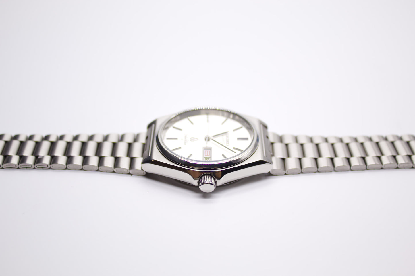 Near Mint 1982 Seiko Silverwave Brilliant Silver Dial Men's Wrist-Watch