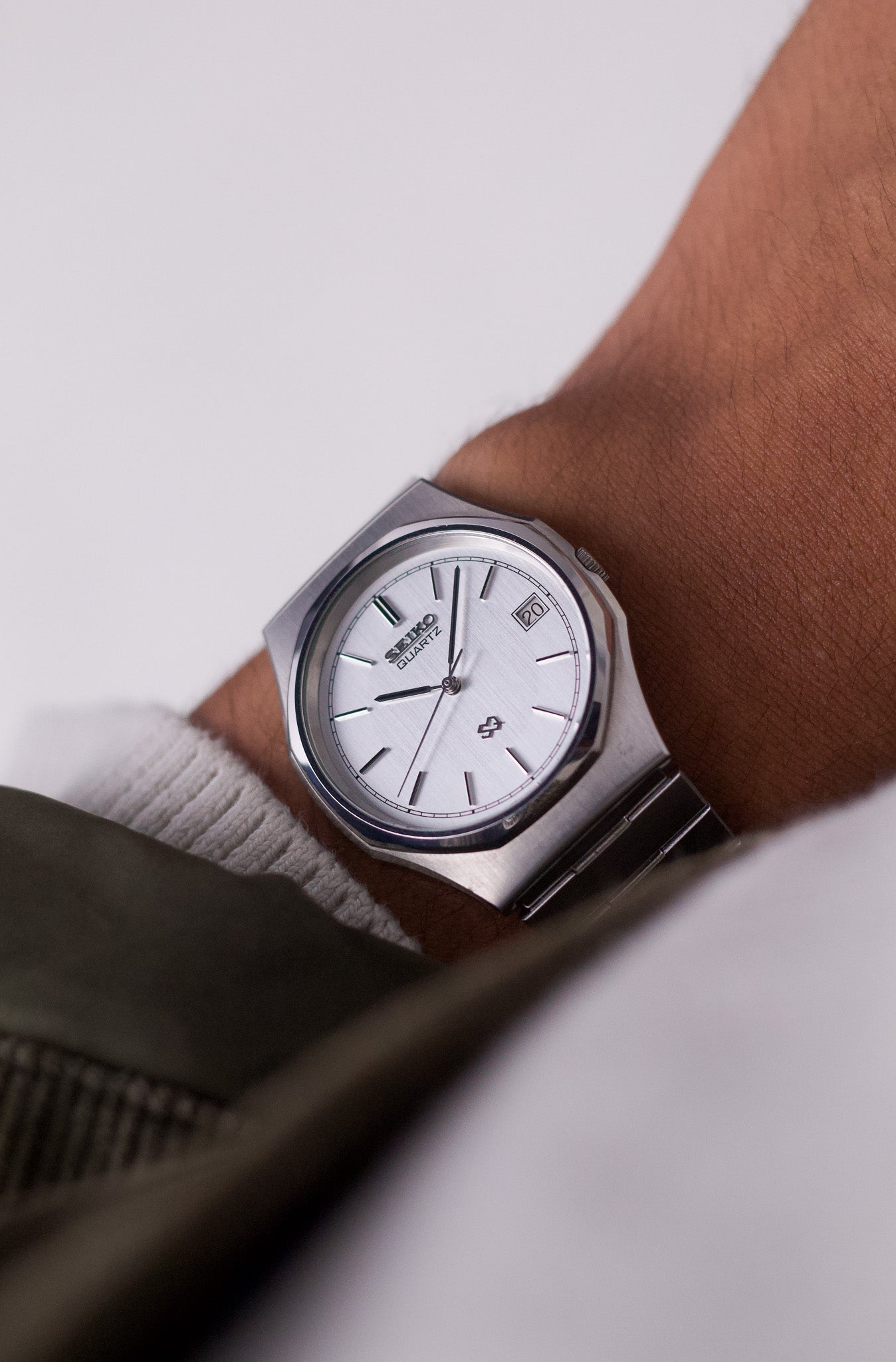 1984 Seiko SQ Straight Grain Silver Dial Men's Wrist-Watch