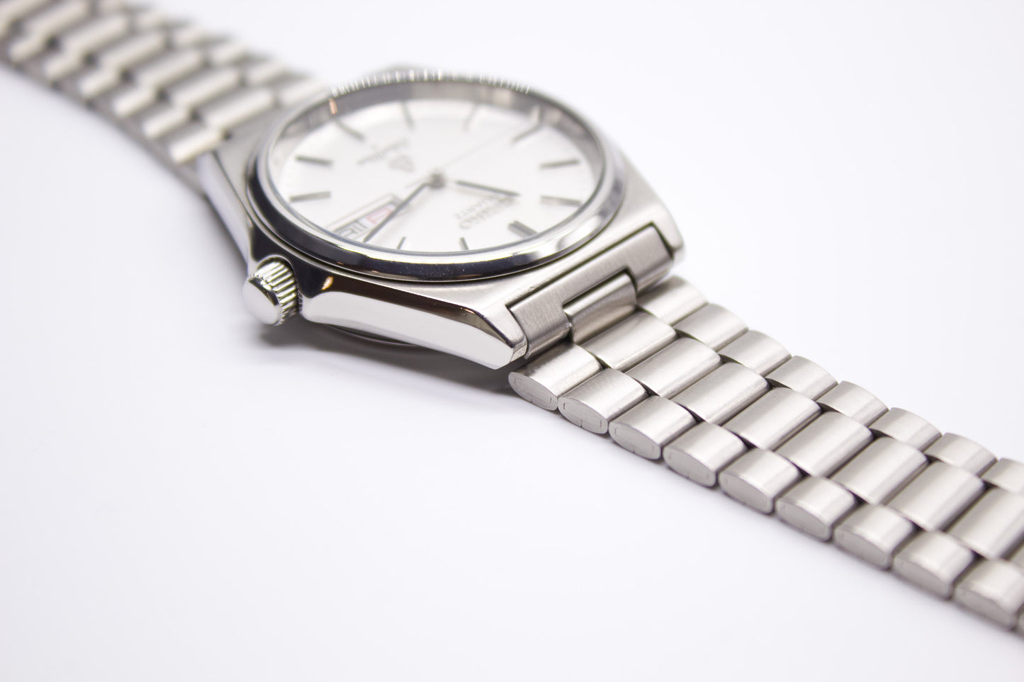 Near Mint 1982 Seiko Silverwave Brilliant Silver Dial Men's Wrist-Watch
