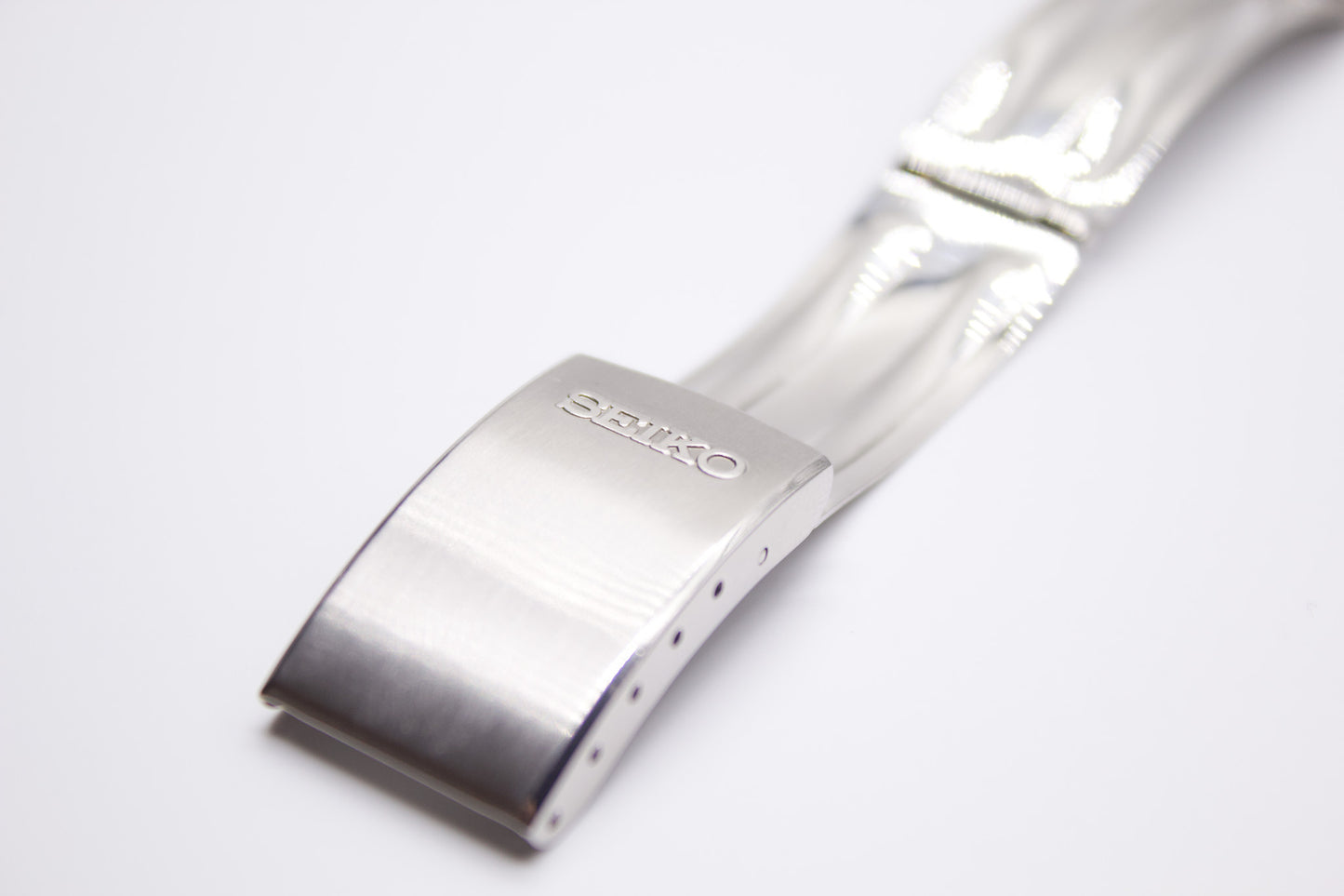Near Mint 1982 Seiko Silverwave Brilliant Silver Dial Men's Wrist-Watch