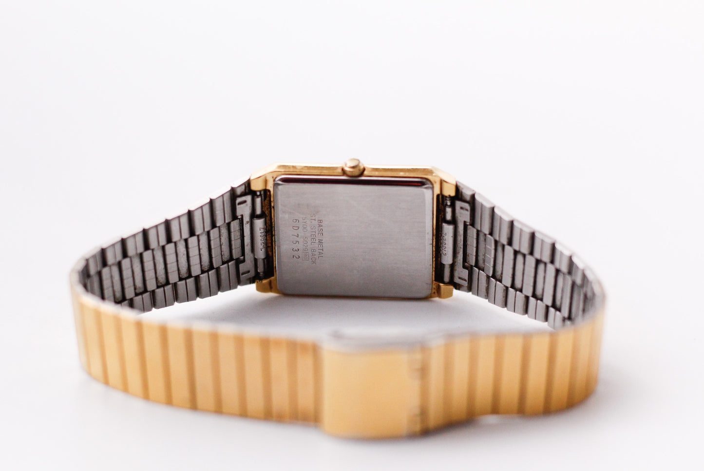 1986 Seiko Quartz Tank Straight Grain Golden Dial Men's Wrist-Watch