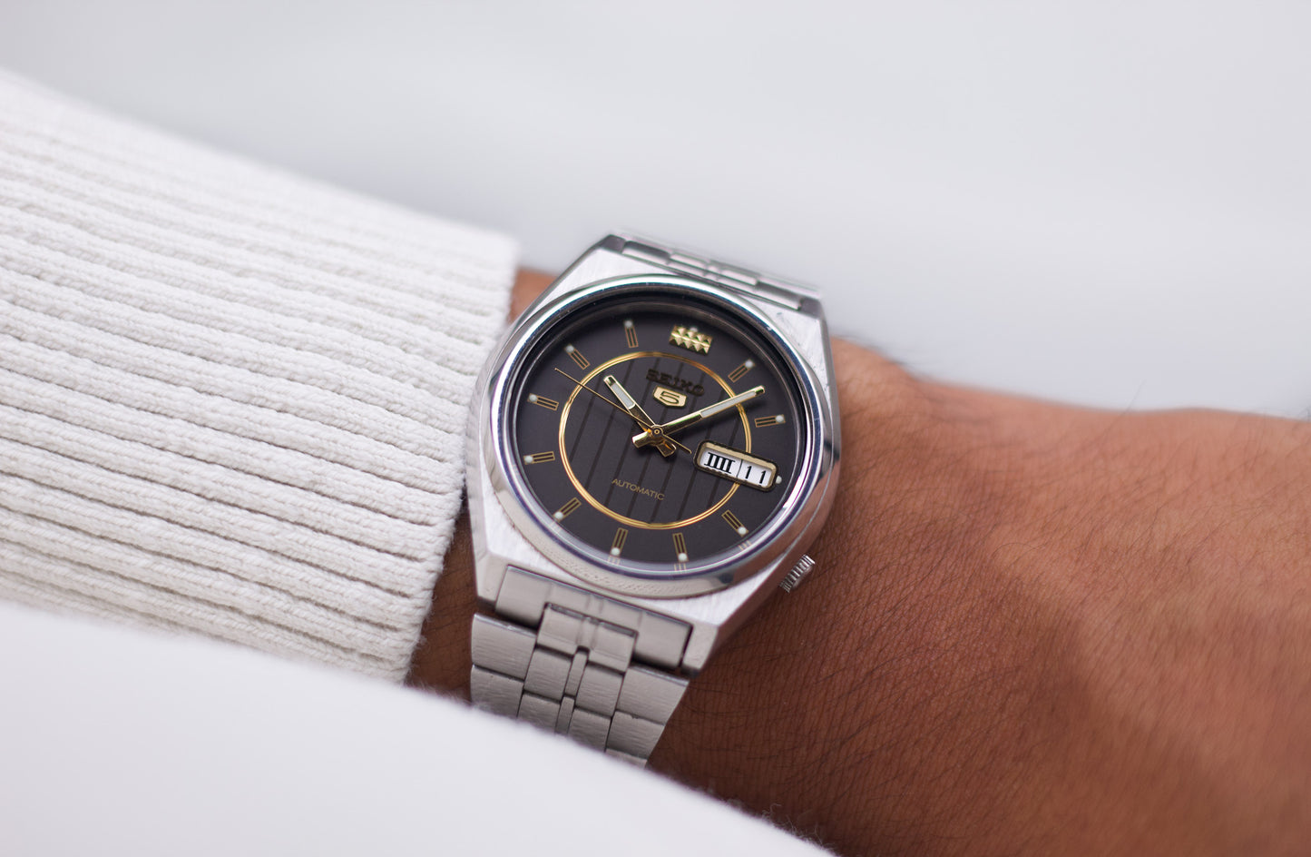 1997 Seiko 5 Striped Deep Gray Dial Men's Wrist-Watch