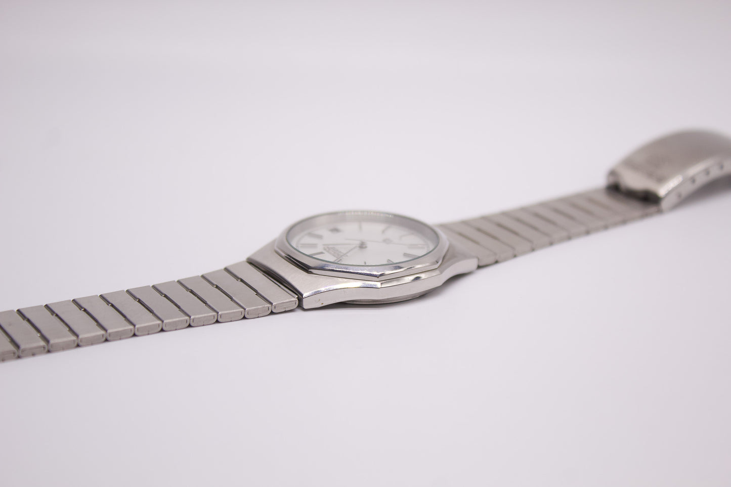 1984 Seiko SQ Straight Grain Silver Dial Men's Wrist-Watch
