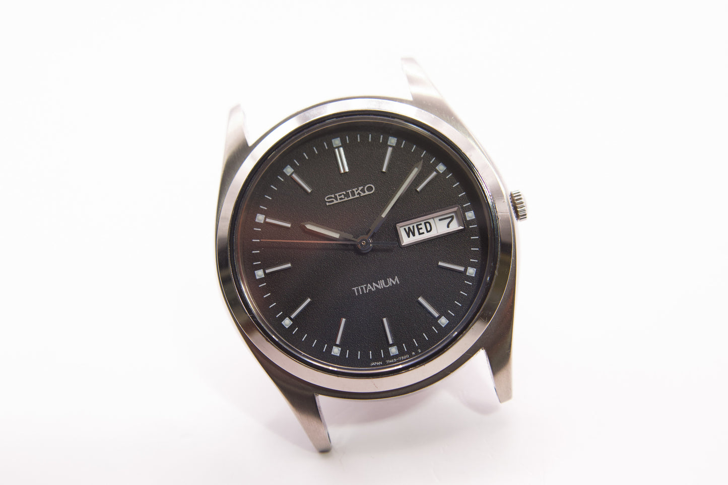 1990s Seiko Titanium Matte Gray Men's Quartz Wrist-Watch