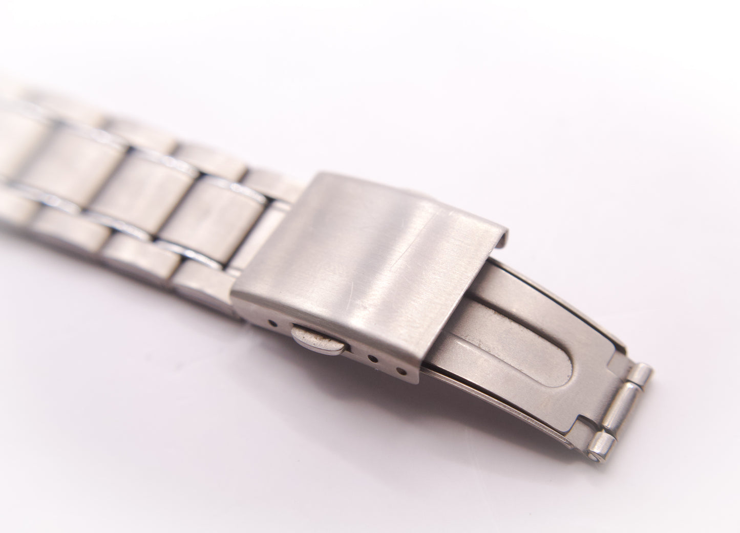 1990s Seiko Titanium Matte Gray Men's Quartz Wrist-Watch