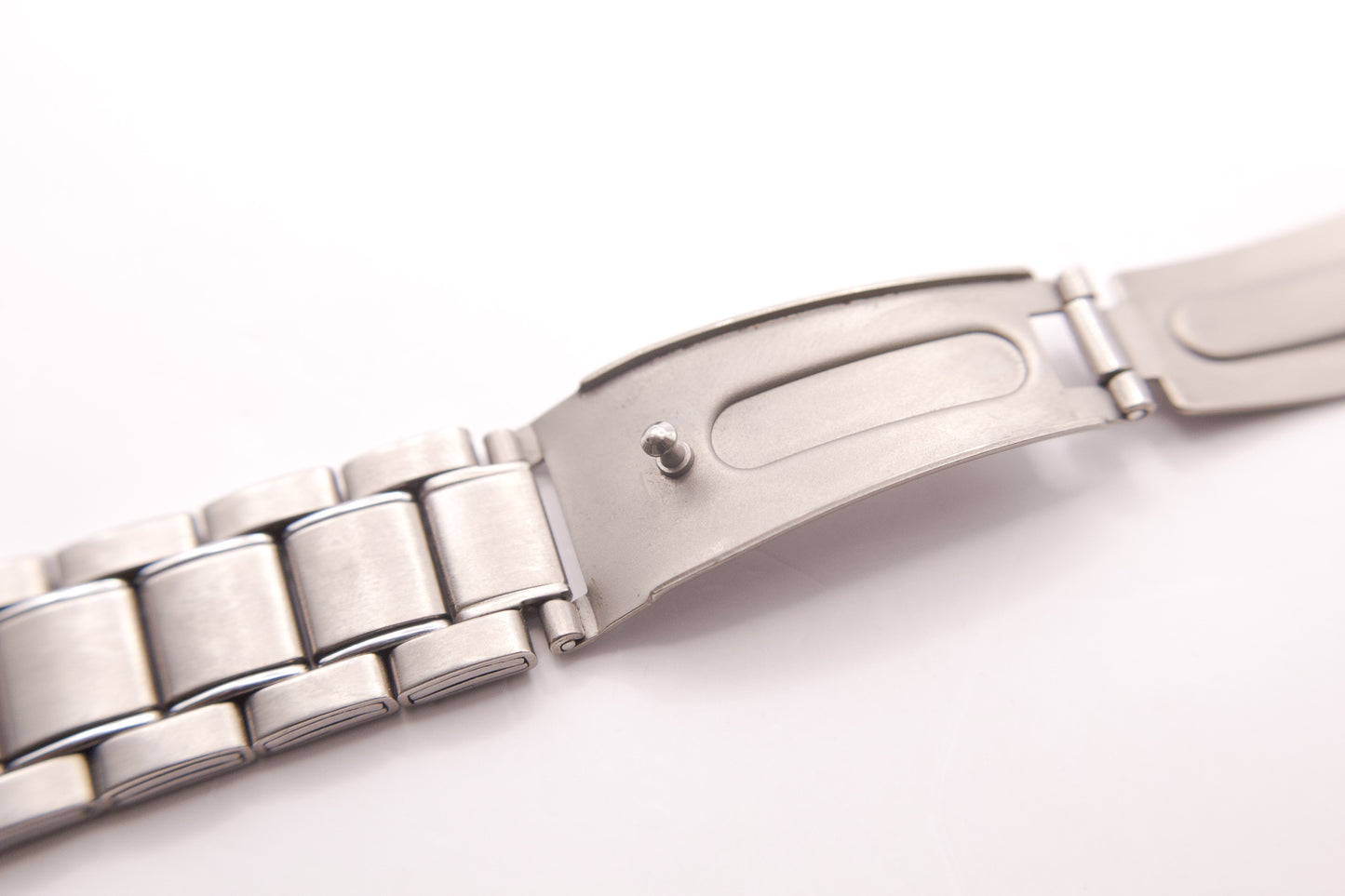 1990s Seiko Titanium Matte Gray Men's Quartz Wrist-Watch