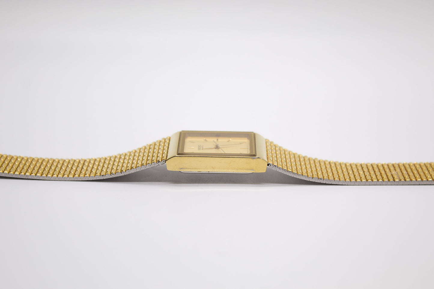 1988 Seiko Quartz Tank Straight Grain Golden Dial Men's Wrist-Watch