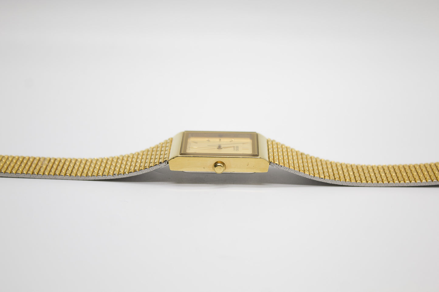 1988 Seiko Quartz Tank Straight Grain Golden Dial Men's Wrist-Watch