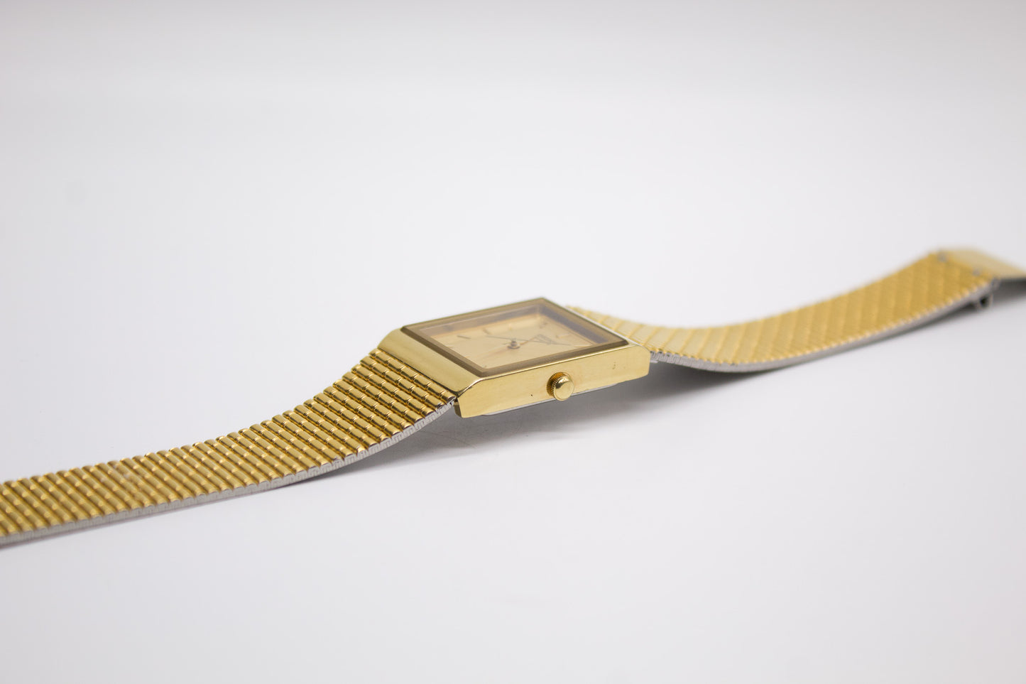 1988 Seiko Quartz Tank Straight Grain Golden Dial Men's Wrist-Watch
