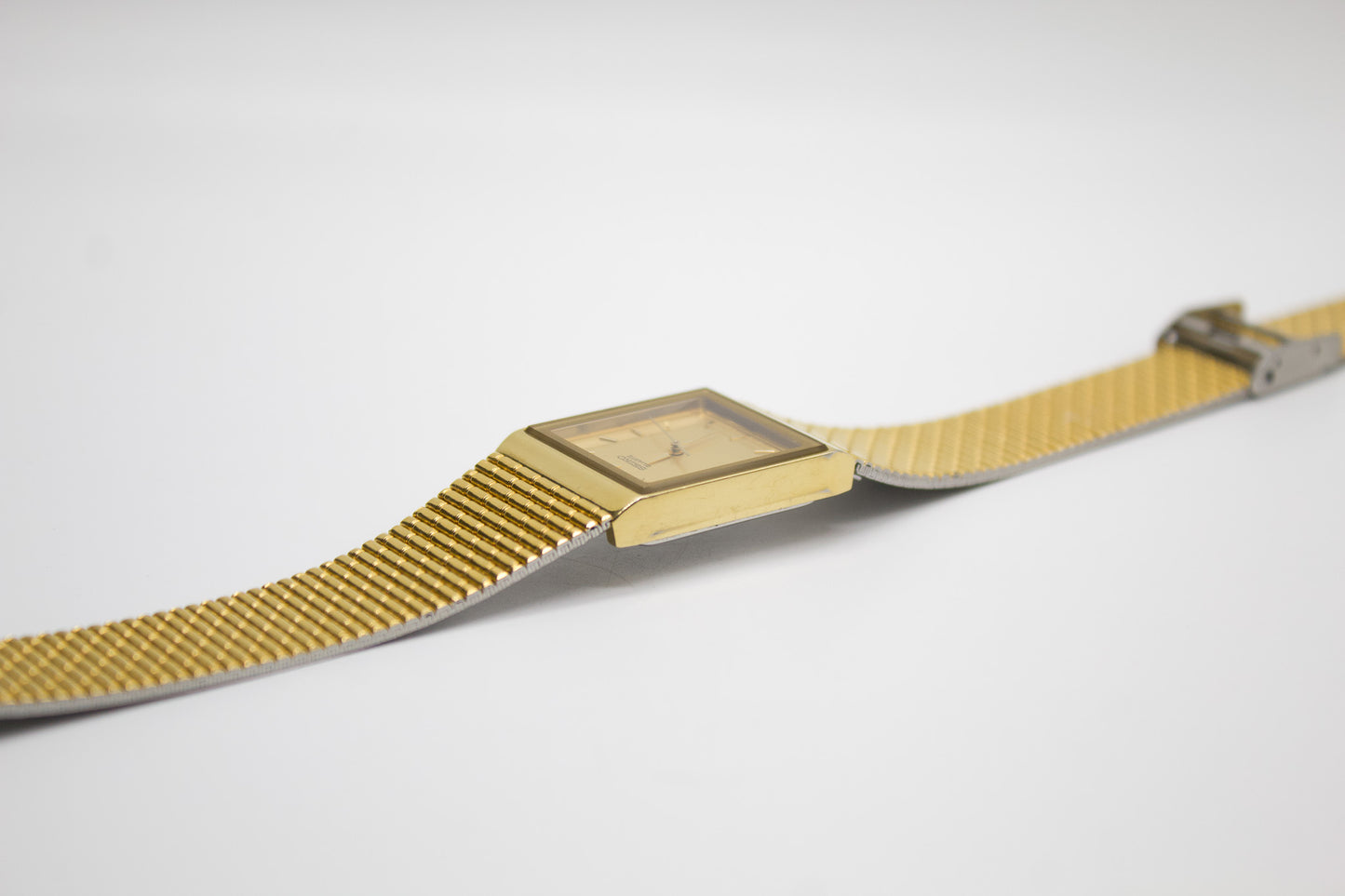1988 Seiko Quartz Tank Straight Grain Golden Dial Men's Wrist-Watch