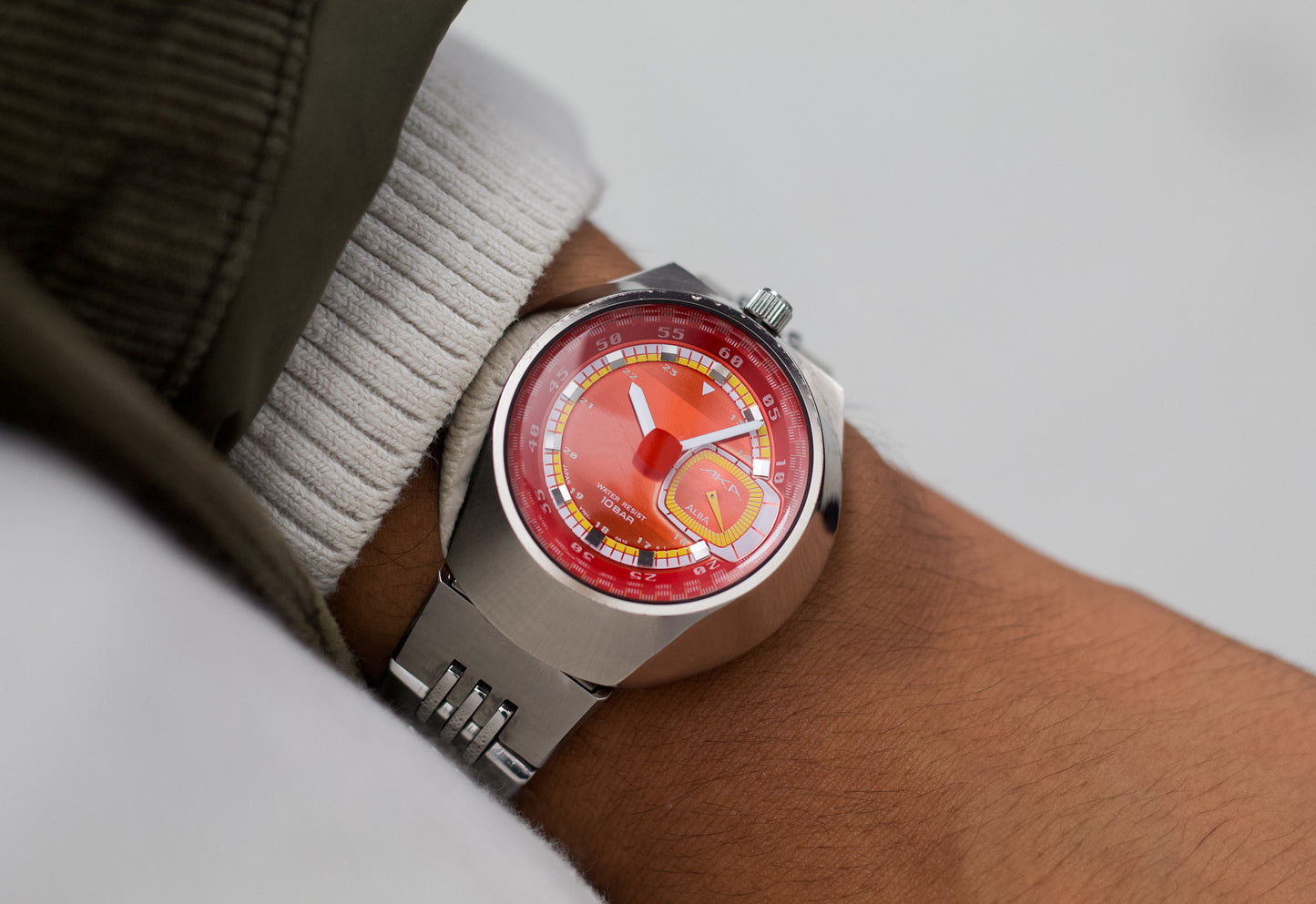 1997 Alba AKA Quartz Red Sunburst Dial Bullhead Case Men's Wrist-Watch