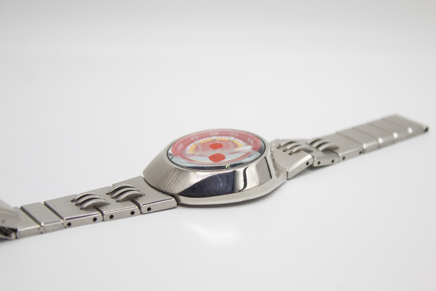 1997 Alba AKA Quartz Red Sunburst Dial Bullhead Case Men's Wrist-Watch