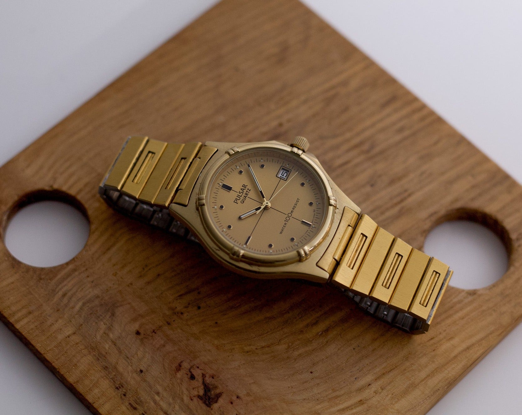 Pulsar quartz gold clearance watch