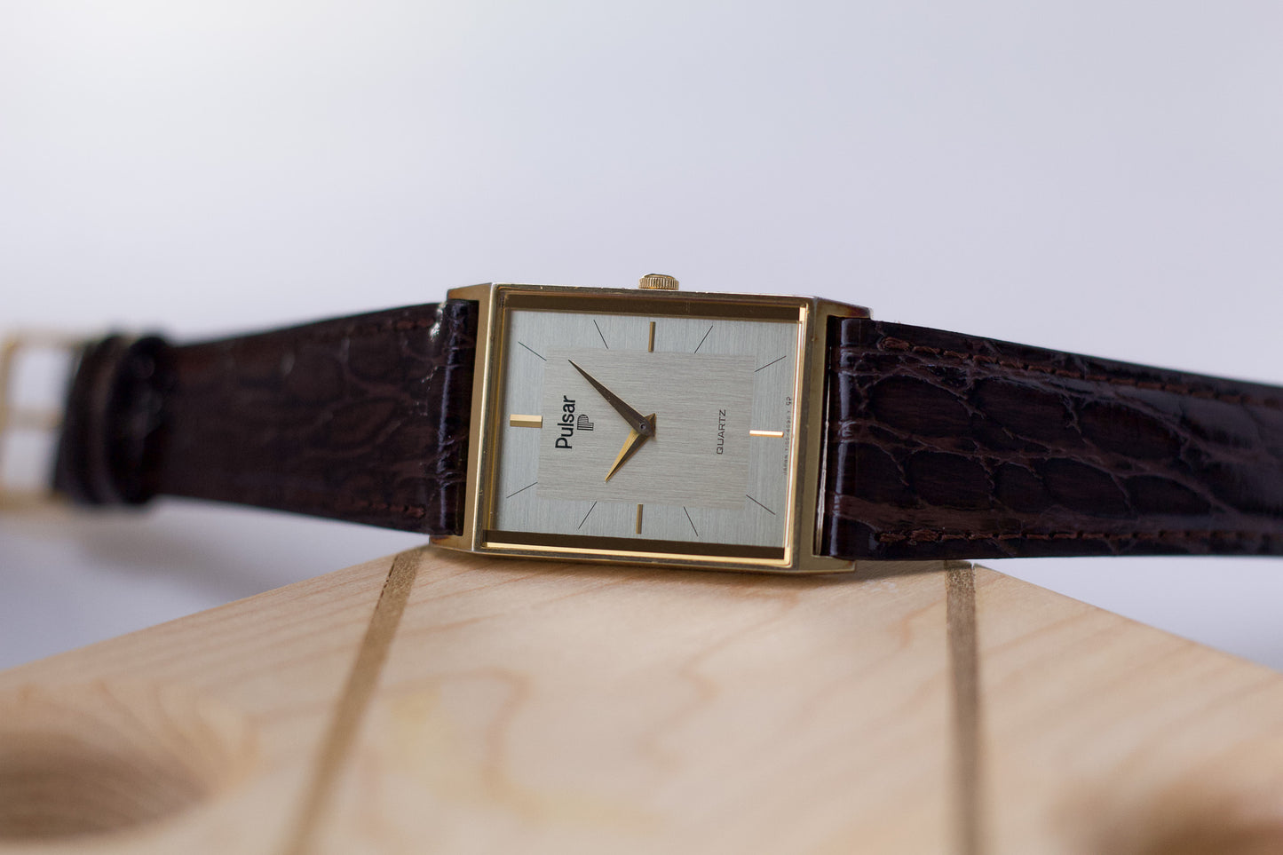 1994 Pulsar Quartz Straight Grain Pale Dial Men's Wrist-Watch
