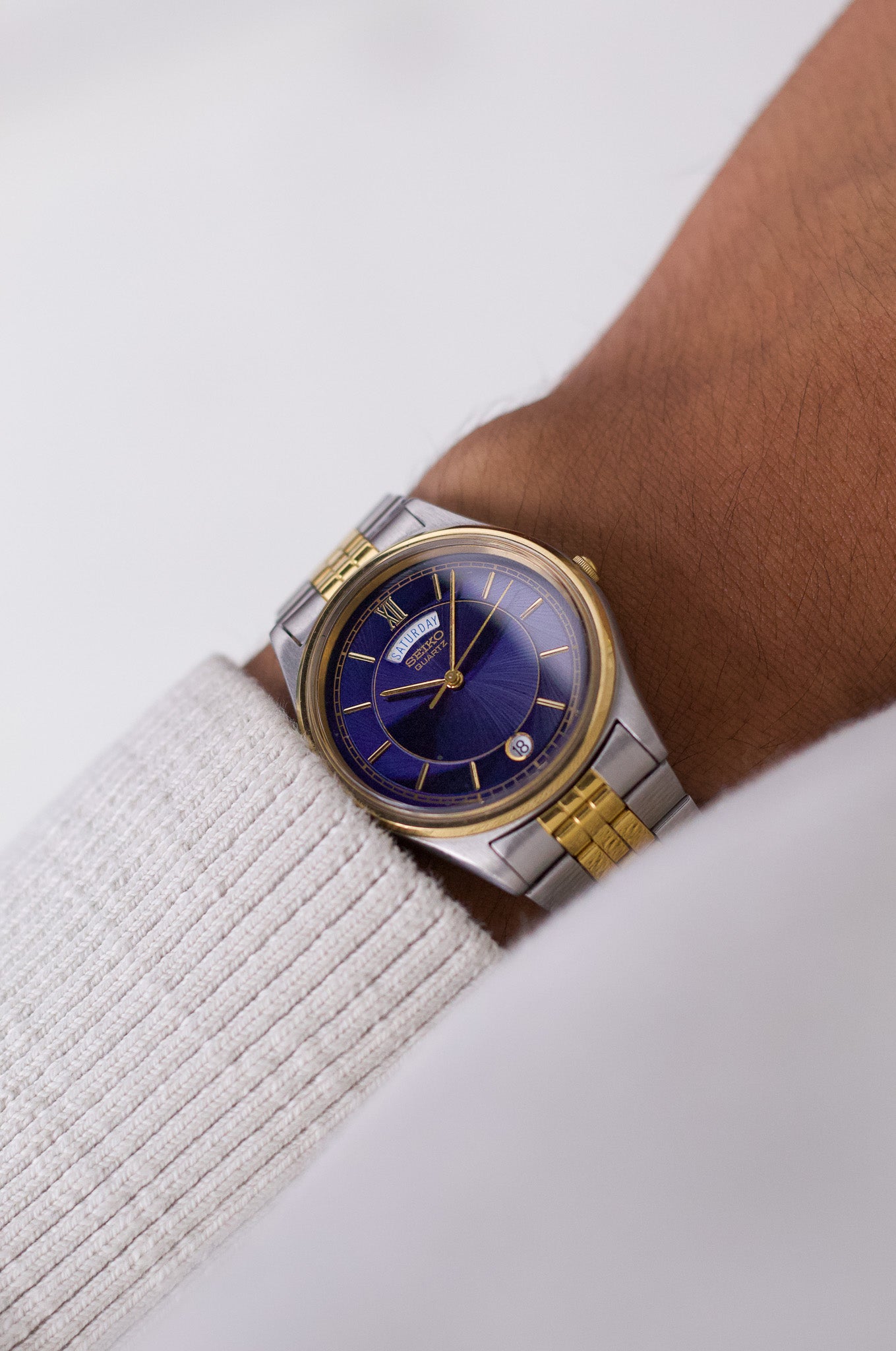 1993 Seiko Quartz Royal Blue Carved Crystal Dial Men's Wrist-Watch