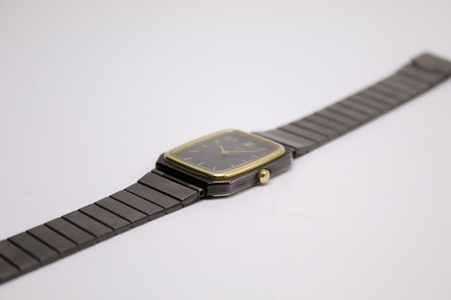 1985 Pulsar Quartz Black Linear Dial Men's Wrist-Watch