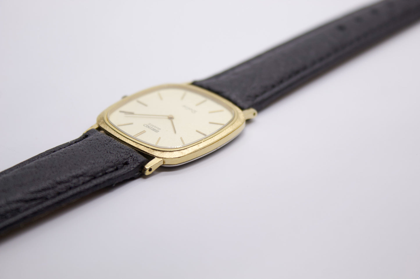 1981 Seiko Dolce Linen Bezel Gold Toned Men's Quartz Wrist-Watch