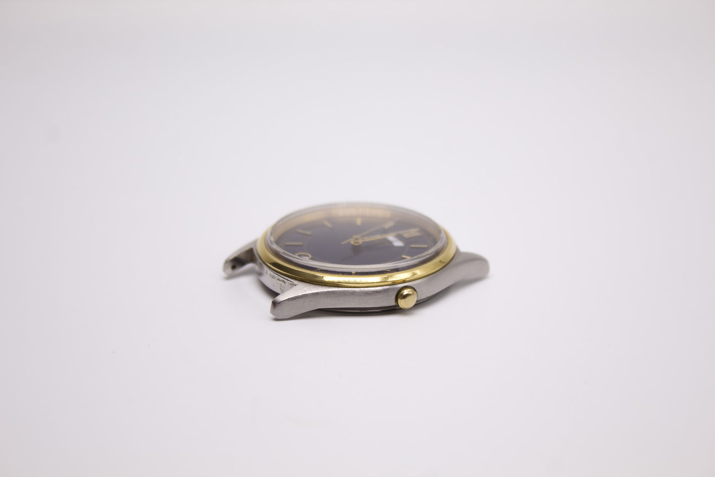 1993 Seiko Quartz Royal Blue Carved Dial Men's Wrist-Watch