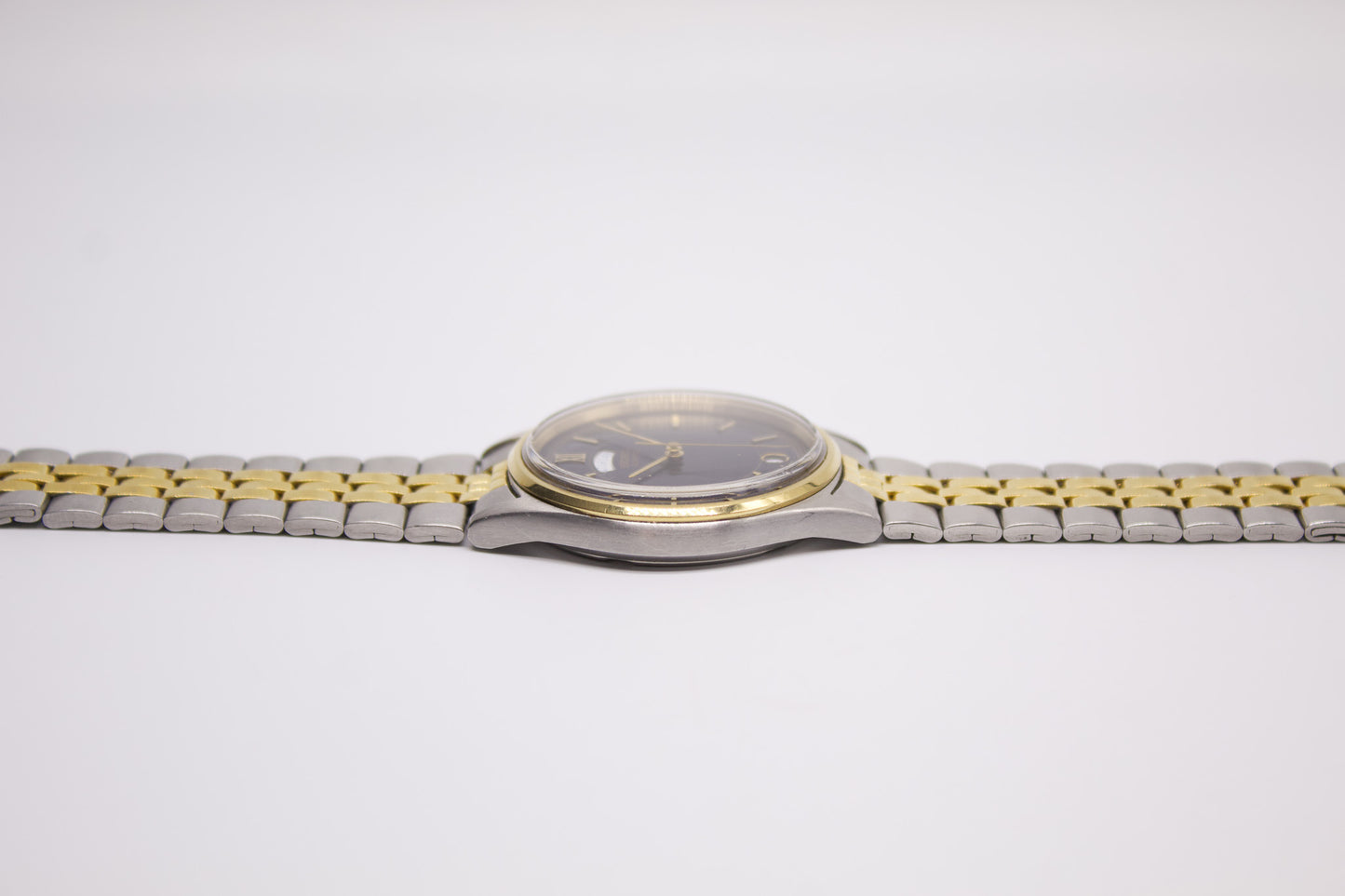 1993 Seiko Quartz Royal Blue Carved Crystal Dial Men's Wrist-Watch