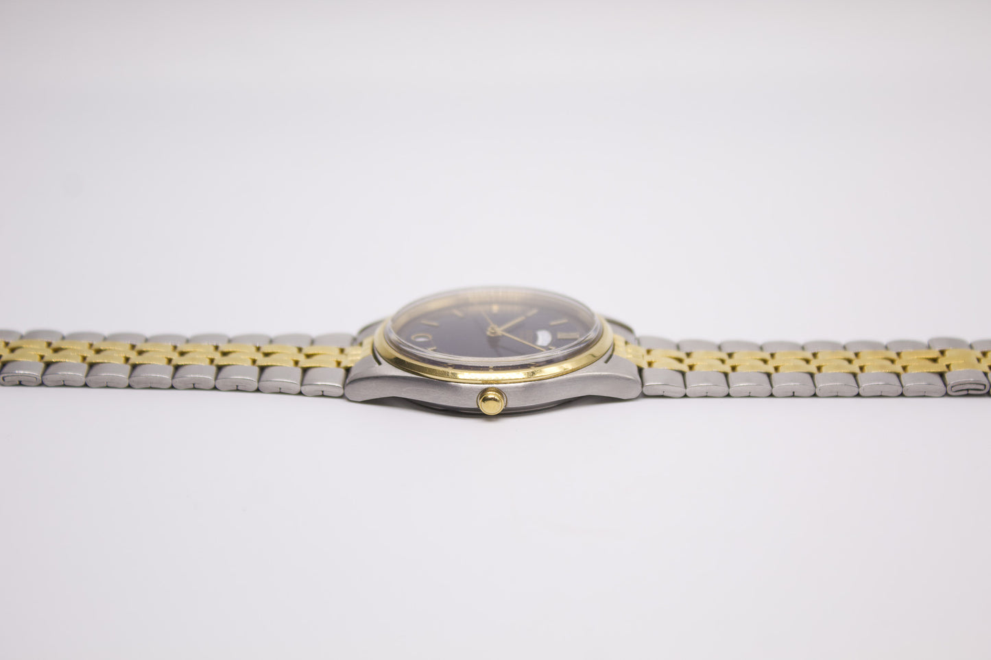 1993 Seiko Quartz Royal Blue Carved Crystal Dial Men's Wrist-Watch