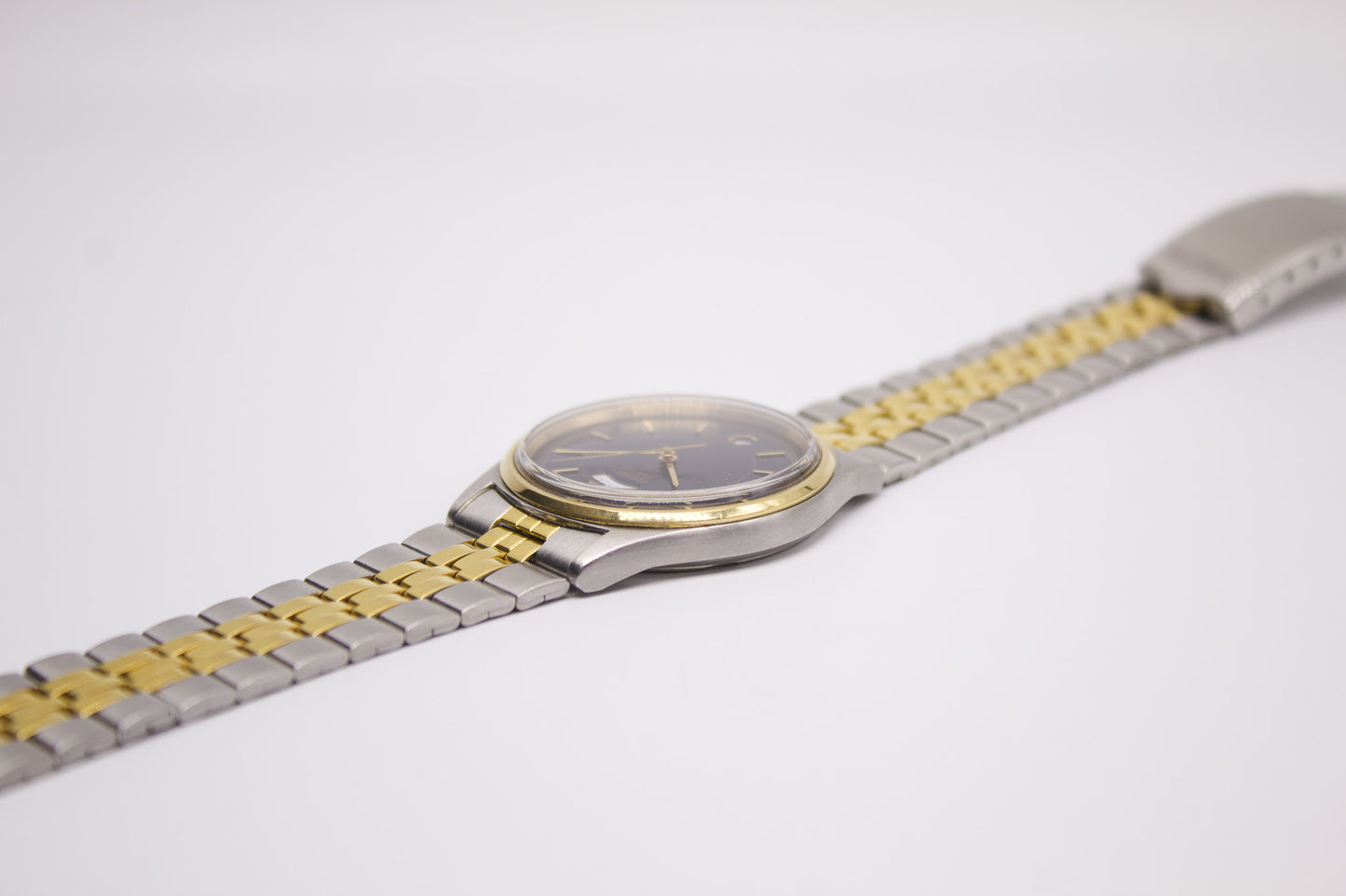 1993 Seiko Quartz Royal Blue Carved Crystal Dial Men's Wrist-Watch