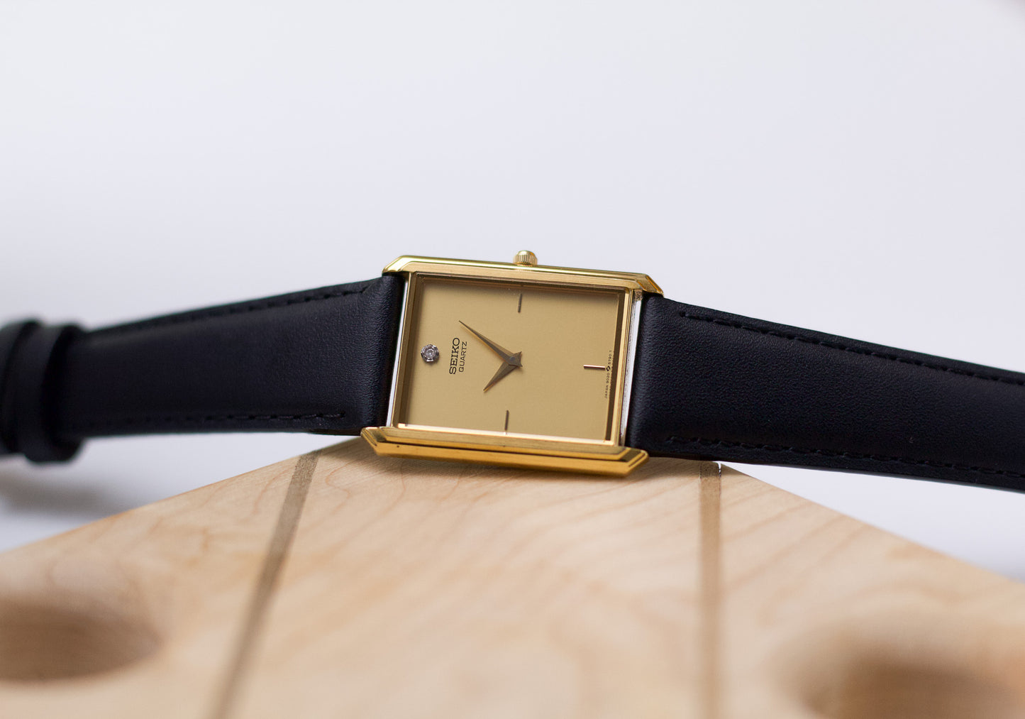 1985 Seiko Quartz 'Gem' Tank Light Golden Dial Men's Wrist-Watch