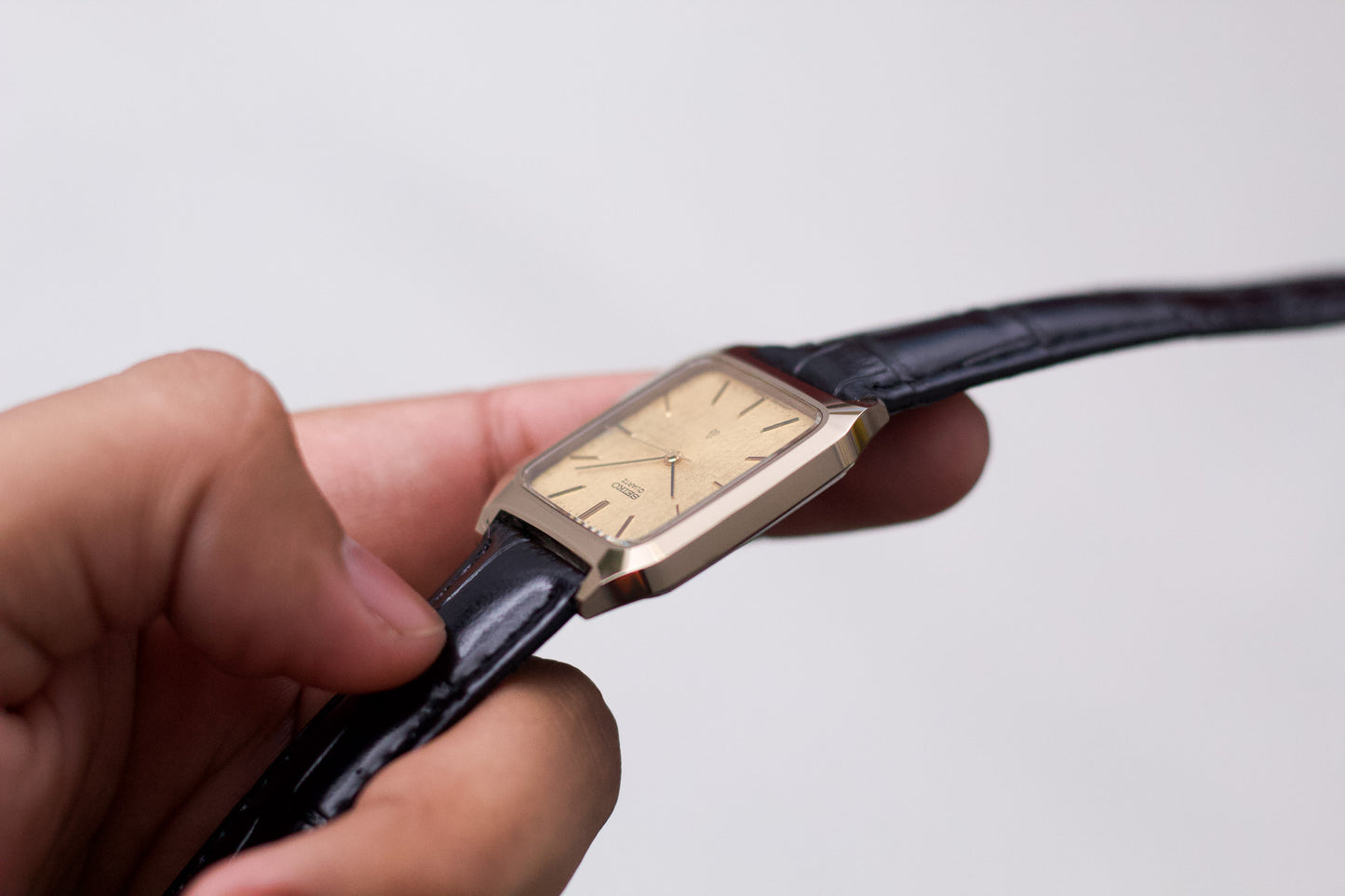 1980 Seiko Quartz Golden Washi Dial Tungsten Case Men's Wrist-Watch