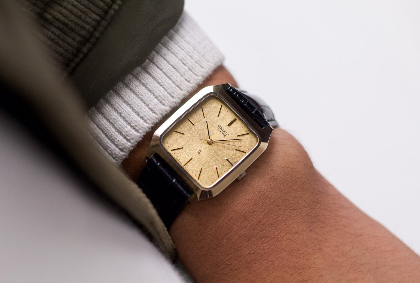 1980 Seiko Quartz Golden Washi Dial Tungsten Case Men's Wrist-Watch