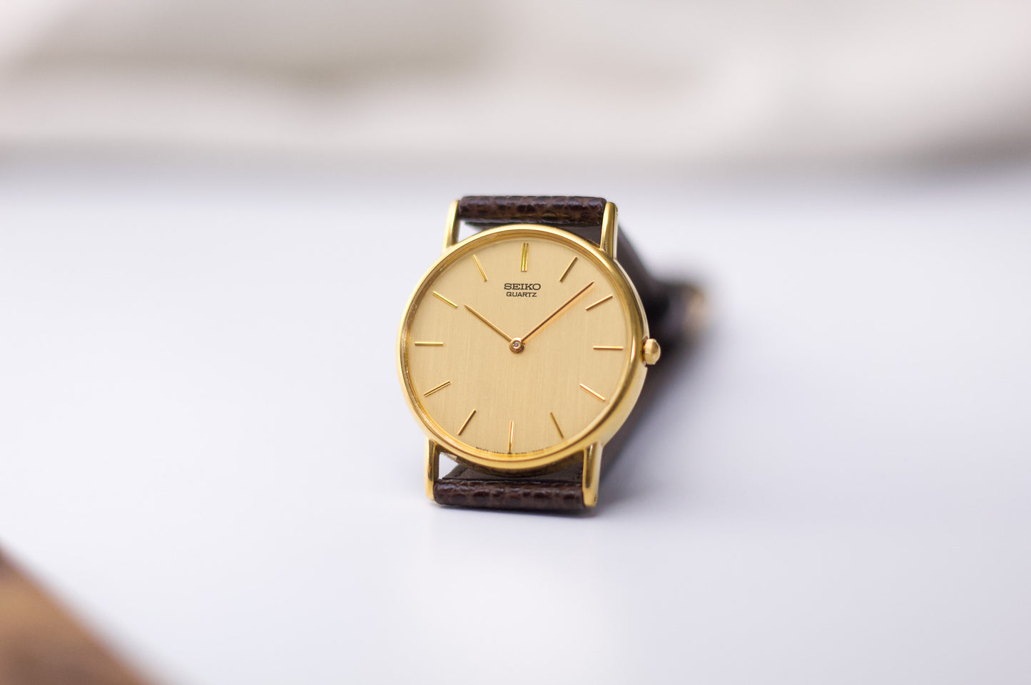 1990 Seiko Quartz Gold Straight Grain Dial Men's Wrist-Watch