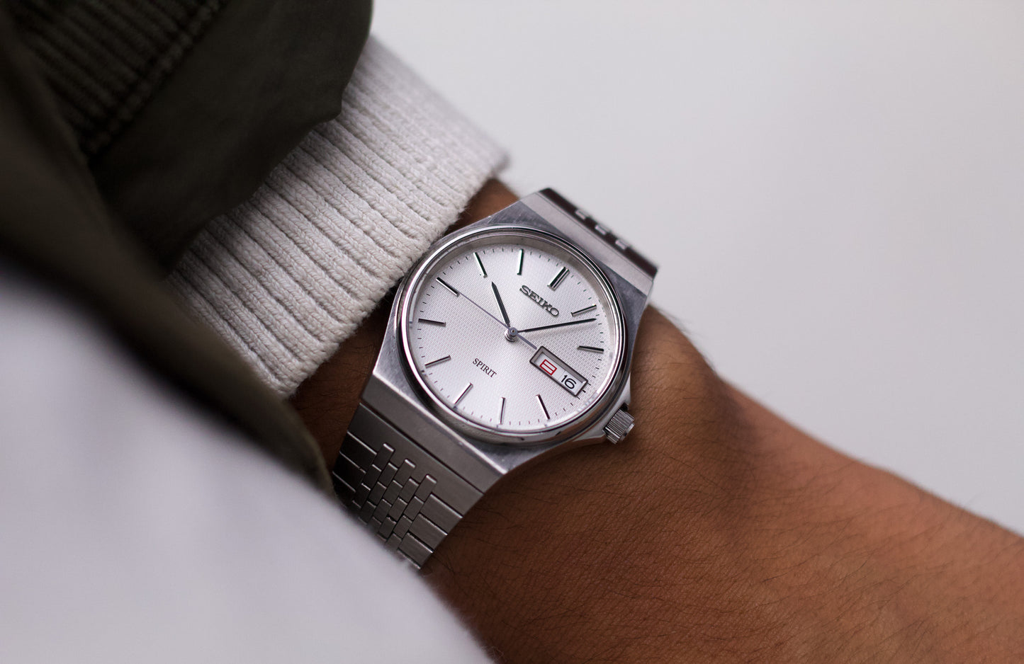 1993 Seiko Spirit Silver Textured Men's Sports Wrist-Watch