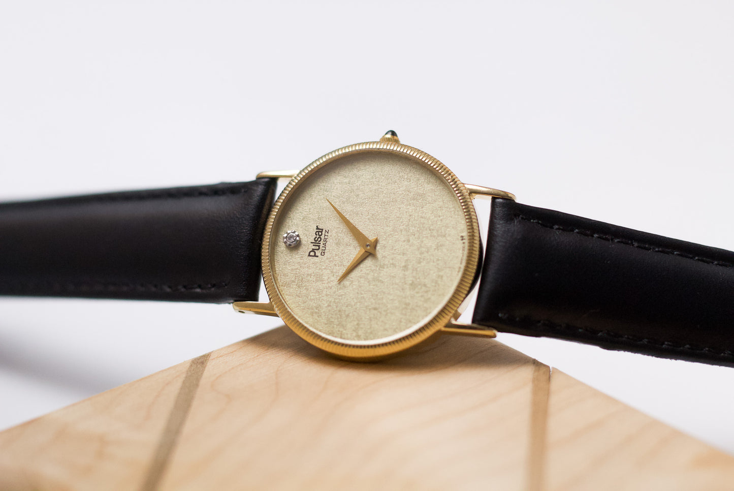 1992 Pulsar Quartz Golden Washi Dial 'Coin Edge Bezel' Men's Wrist-Watch