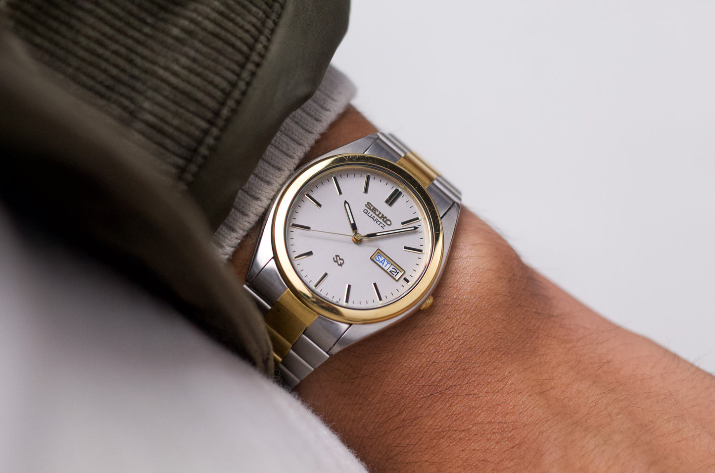 1990 Seiko SQ Two Tone Gray Dial Men's Wrist-Watch