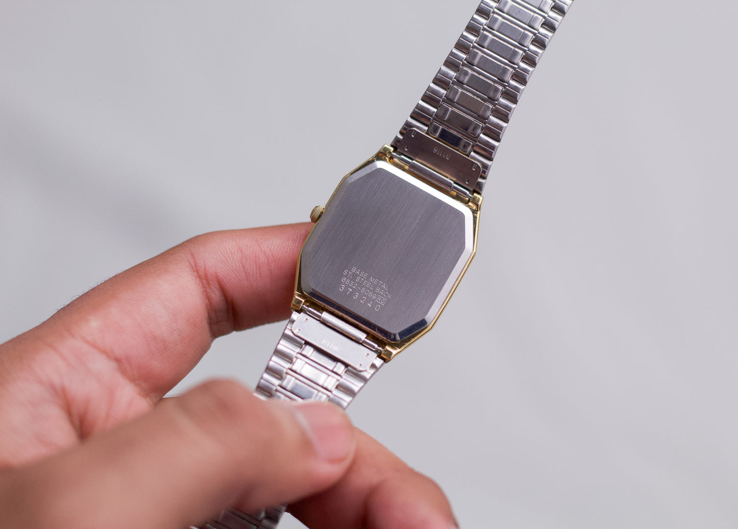 1983 Seiko Quartz Textured Golden Dial Men's Wrist-Watch