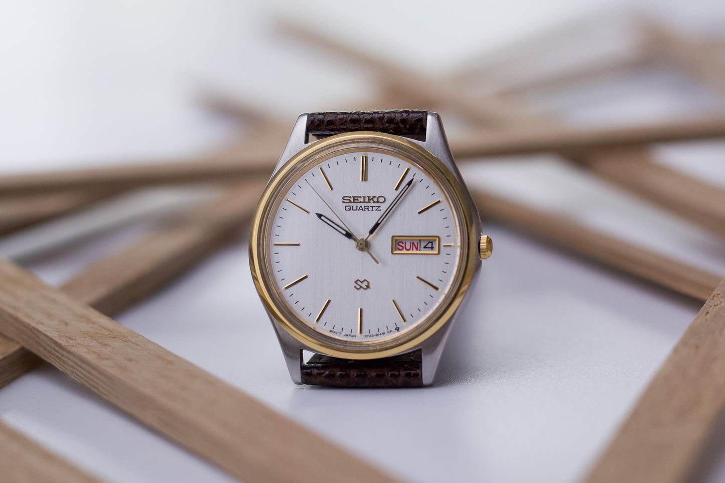 1992 Seiko SQ Straight Grain Silver Dial Men's Wrist-Watch
