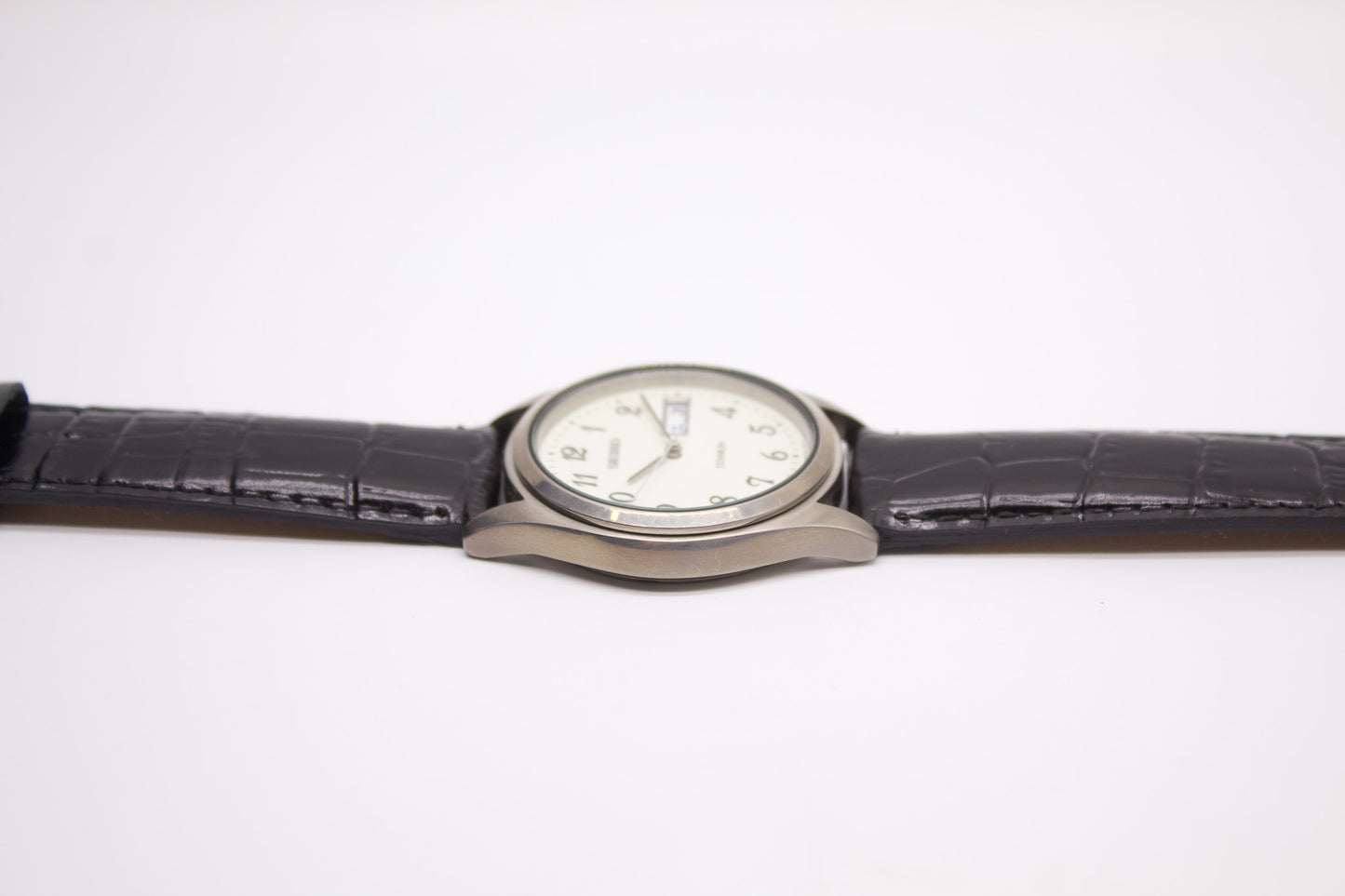 2002 Seiko Quartz 'Flashlight Dial' Titanium Case Men's Wrist-Watch