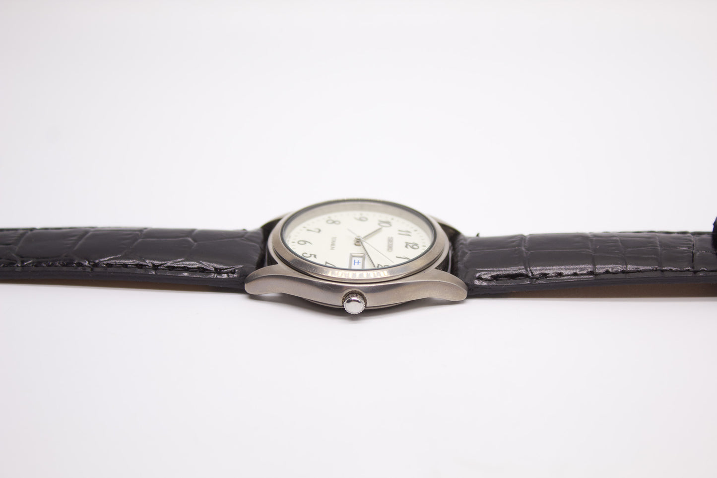 2002 Seiko Quartz 'Flashlight Dial' Titanium Case Men's Wrist-Watch