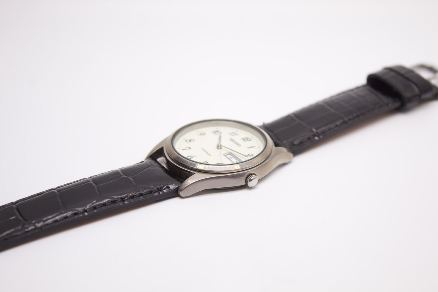 2002 Seiko Quartz 'Flashlight Dial' Titanium Case Men's Wrist-Watch